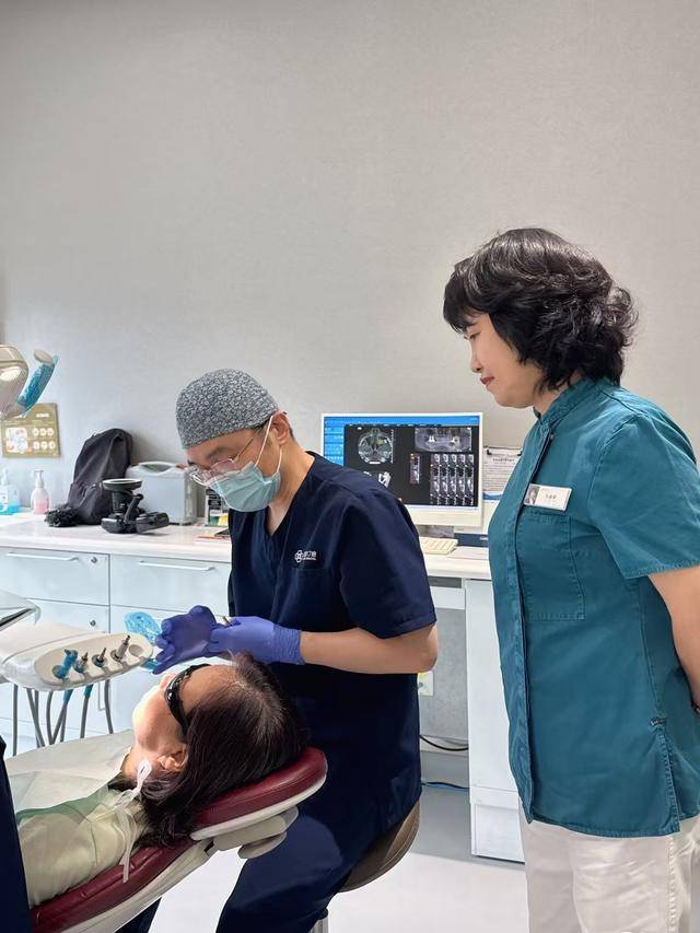 如何申请皇冠信用網
_“老有所为”如何申请皇冠信用網
!61岁退休护士长在深圳开启创业之路