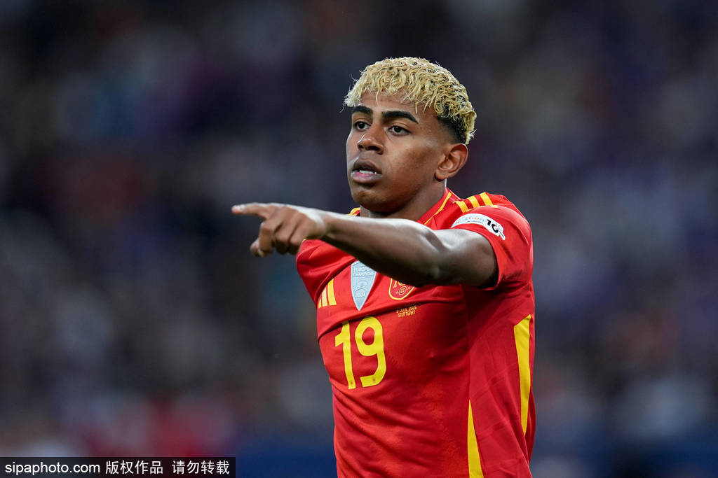 皇冠信用盘正网
_展望2026世界杯:C罗梅西谢幕战+巴西冲6星 意大利又缺席皇冠信用盘正网
?