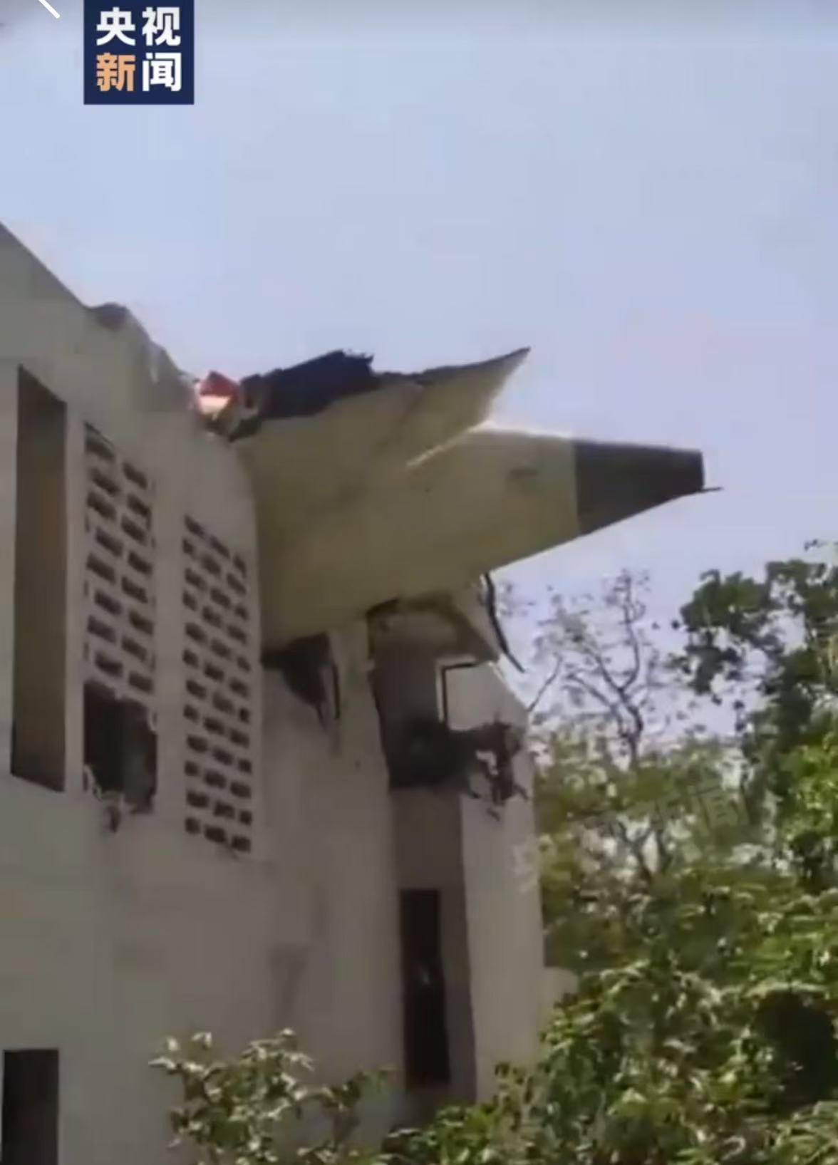 皇冠信用网正网
_印度坠机事故致超290人死亡!警方发现一名坠机幸存者:手持登机牌能行走皇冠信用网正网
,座位是11A!英国首相发声