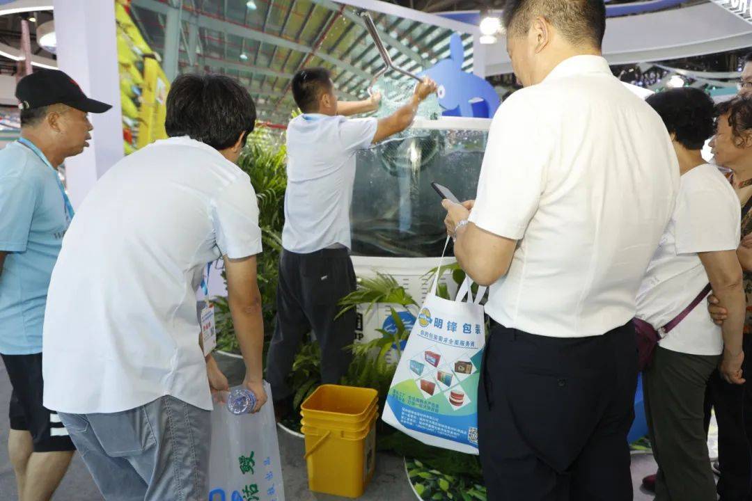 皇冠信用盘怎么开户
_福建省委副书记、福州市委书记郭宁宁等领导亲临渔博会天马科技展位视察指导皇冠信用盘怎么开户
!