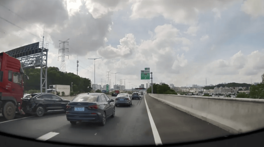 皇冠信用盘代理流程
_深圳一隧道内堵车皇冠信用盘代理流程
,市民教科书级指挥!网友:给他颁奖!