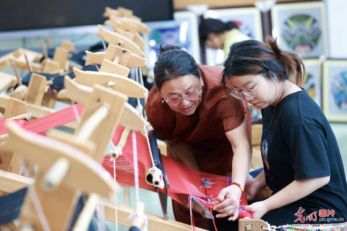 皇冠信用網注册网址
_【文化和自然遗产日】非遗薪火代代传 匠心接力续华章