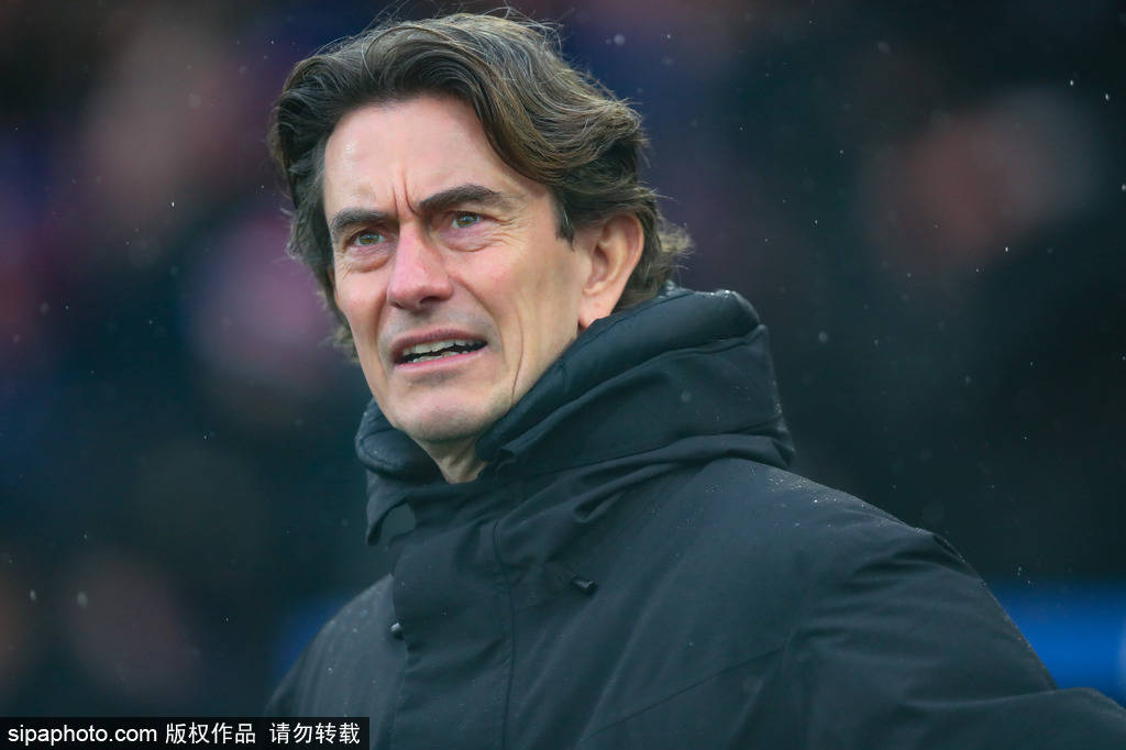 皇冠信用網如何开户
_曼联追逐姆贝乌莫:转会博弈与英超格局影响皇冠信用網如何开户
!