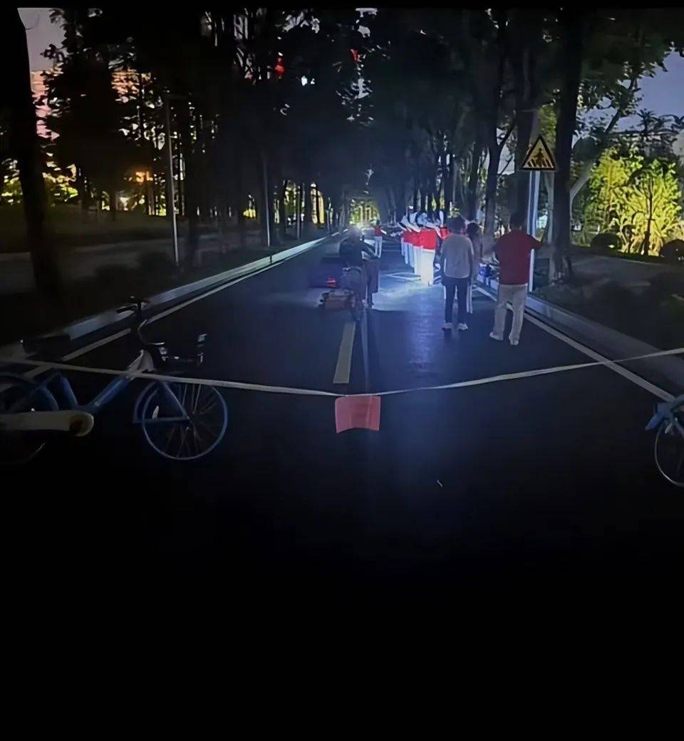 皇冠信用網结算日是哪天
_武汉大妈拉线封路跳广场舞皇冠信用網结算日是哪天
,悬挂告示“锻炼区域车辆绕行”?当地回应