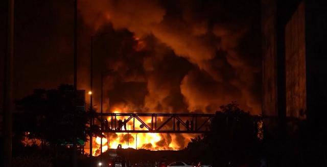 皇冠足球平台代理
_伊朗炸嗨了!11轮导弹雨砸下皇冠足球平台代理
,以军终于扛不住了,早早亮出底牌