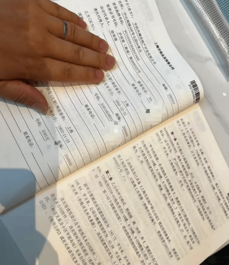 帕丘卡足球_女子4年前借贷900万元帕丘卡足球,拿下上海3000万元的豪宅,交房近2年仍未办下不动产权证!竟是因开发商欠税?公司最新回应来了