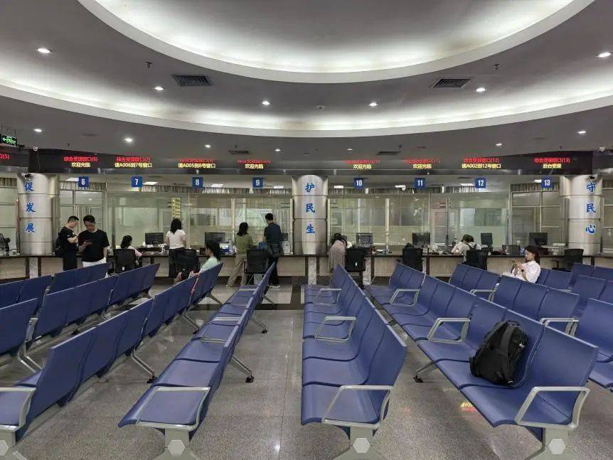 皇冠信用网怎么注册_网友反映深圳一政务服务大厅只开1/6窗口皇冠信用网怎么注册?记者现场求证