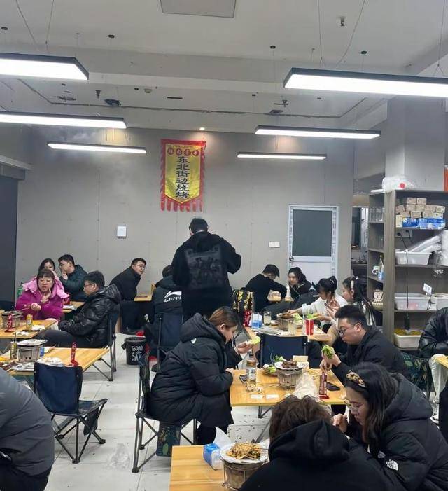 皇冠信用盘网址_常州一烧烤店花10万赞助苏超皇冠信用盘网址,因系唯一个体赞助商爆火,附近商户:之前生意一直好