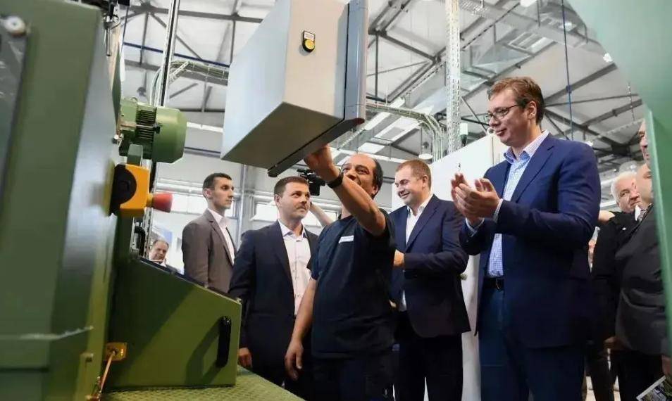 波兰超级联赛_从16亿到零波兰超级联赛,塞尔维亚全面暂停军火出口,只因被俄指背刺?武契奇陷入两难选择!