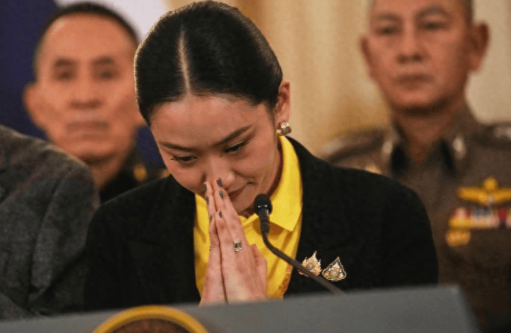 皇冠信用网要押金吗 _总理府被包围皇冠信用网要押金吗 ,佩通坦拒绝辞职,军方态度坚决,中方已提前交底