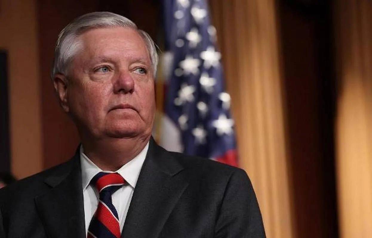 皇冠信用代理注册_特朗普同意皇冠信用代理注册,对中印加税500%!美议员大放厥词,这事跟普京有关?