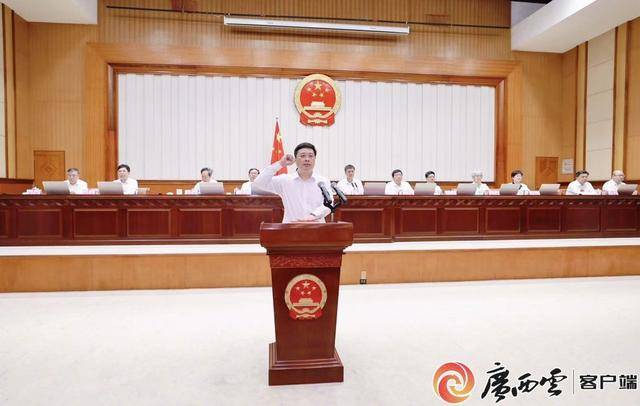 皇冠足球平台代理_韦韬进行宪法宣誓皇冠足球平台代理,简历公布