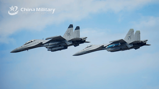 体育皇冠信用网站_央视曝光中国航母24架歼-15出动全过程体育皇冠信用网站,遭遇美军F/A-18谁更强?