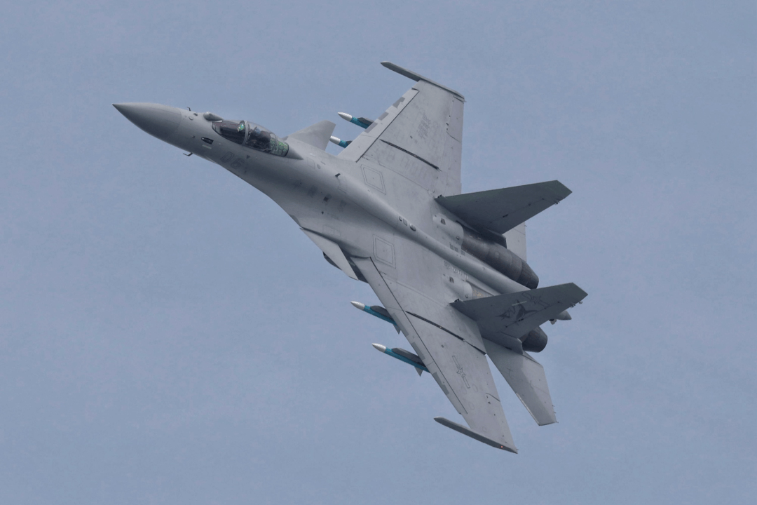 体育皇冠信用网站_央视曝光中国航母24架歼-15出动全过程体育皇冠信用网站,遭遇美军F/A-18谁更强?