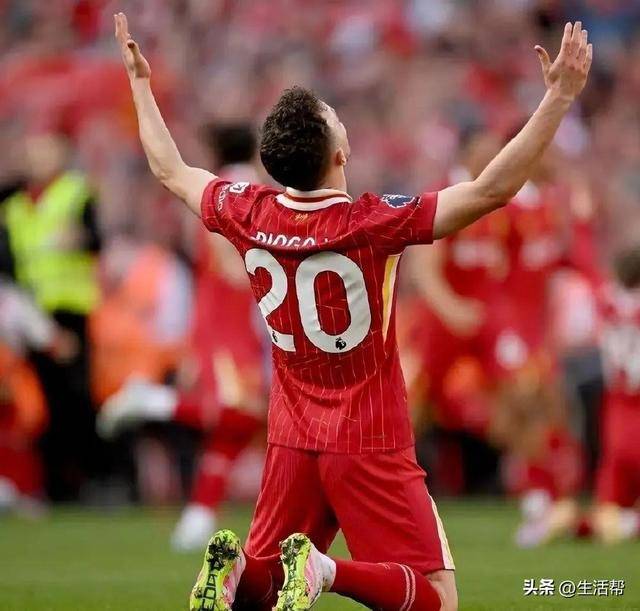 皇冠信用網_催泪!若塔葬礼举行皇冠信用網,妻子趴棺木痛哭,葡萄牙队友为他抬棺!FIFA总部已降半旗志哀