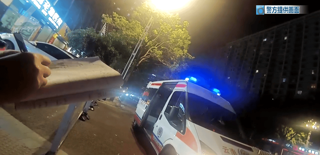 皇冠信用盘押金多少_“地上全是白蛇皇冠信用盘押金多少!”女子冲进昆明一商场求救……