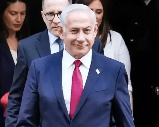 皇冠信用网在线开户_毫无征兆!导弹深夜发射皇冠信用网在线开户,以色列被炸,以总理摊上事,或被判10年?