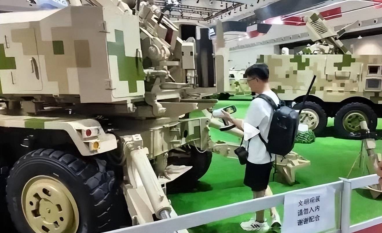 皇冠信用网申请条件_内鬼出现!山东舰在香港被间谍偷拍皇冠信用网申请条件,专业无人机差点泄露机密