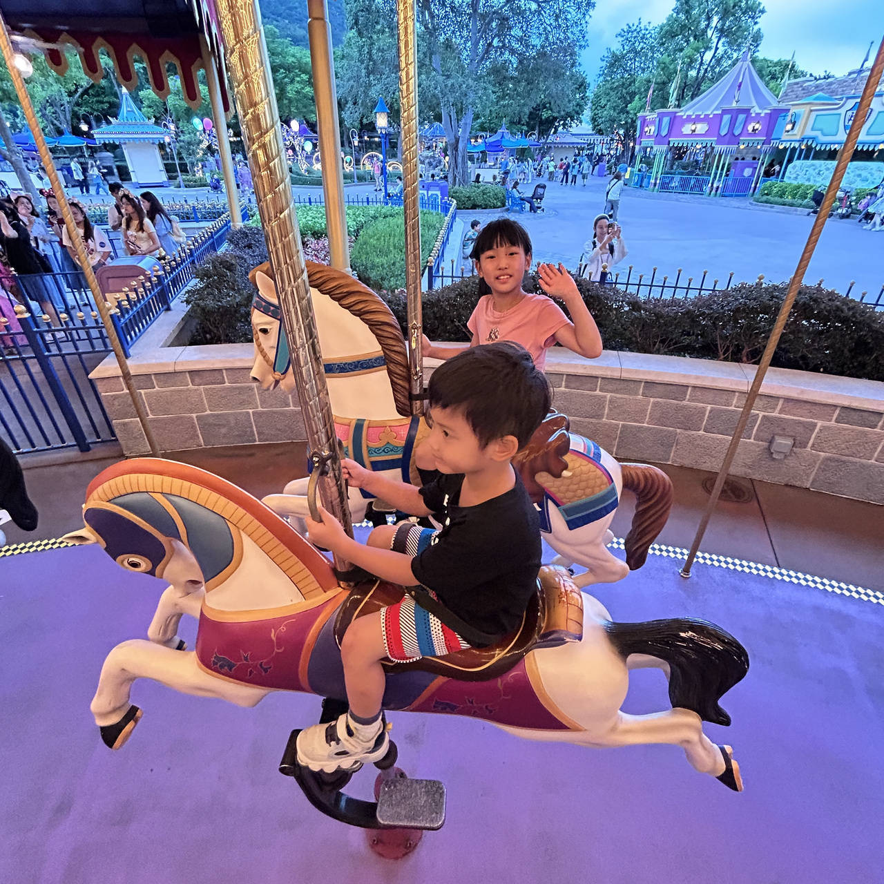 皇冠皇冠代理平台_有妈妈包下一截高铁车厢皇冠皇冠代理平台,有妈妈连夜送儿子回老家,暑假来了,你家娃怎么安排?