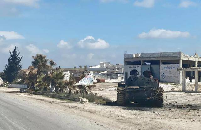 hga010皇冠新版APP下載 _朱拉尼下令hga010皇冠新版APP下載 ,6大精锐师开火,以军狂轰叙坦克,中东火药桶又炸了