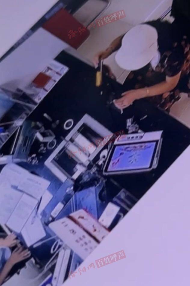 皇冠信用网代理流程_河南汝阳一女子去银行存钱皇冠信用网代理流程,质疑点钞少了500元后遭辱骂?银行:没有少点和辱骂