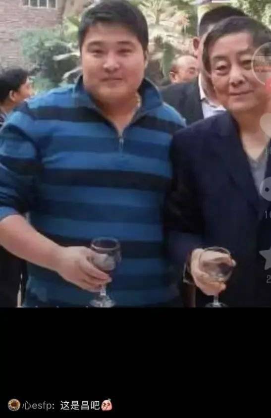 皇冠信用网
_宗庆后与私生子的合影曝光皇冠信用网
,五官神似(组图)