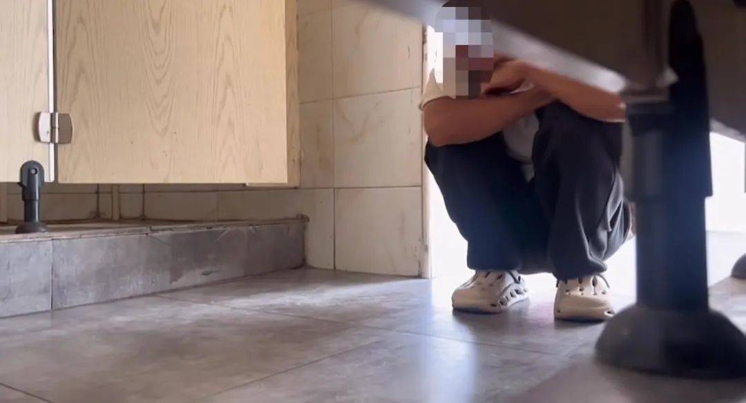 皇冠信用盘代理注册
_河南一女子在公厕被流浪汉偷窥皇冠信用盘代理注册
,当事人称已解决,当地回应:系精神病患者