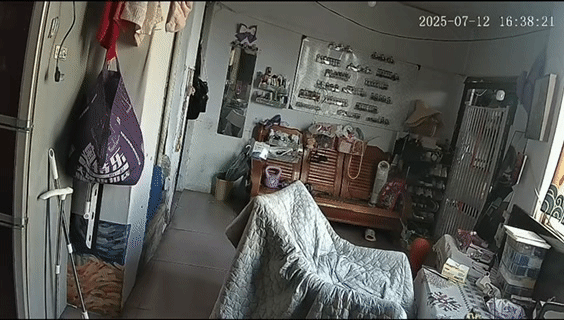 足球平台登1出租
_傍晚足球平台登1出租
,贵阳一男子下班回家往客厅看了一眼后,赶紧报警!