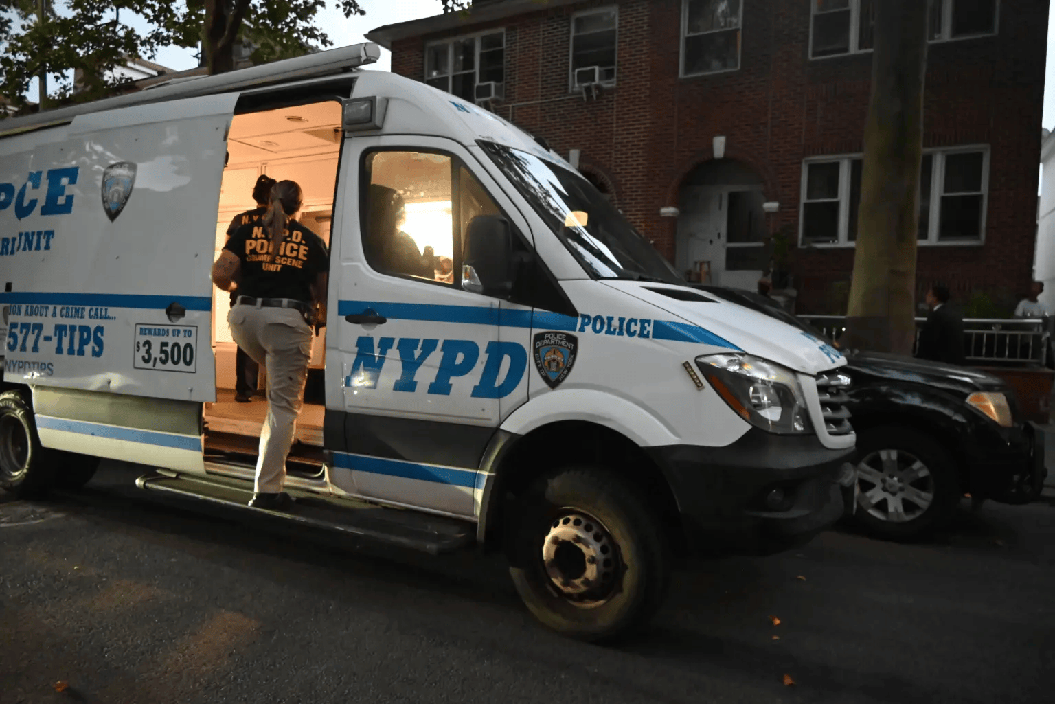 皇冠信用网平台出租
_86岁华人在美国家中死亡一星期皇冠信用网平台出租
,脖子上缠着围巾,埋在棉被里