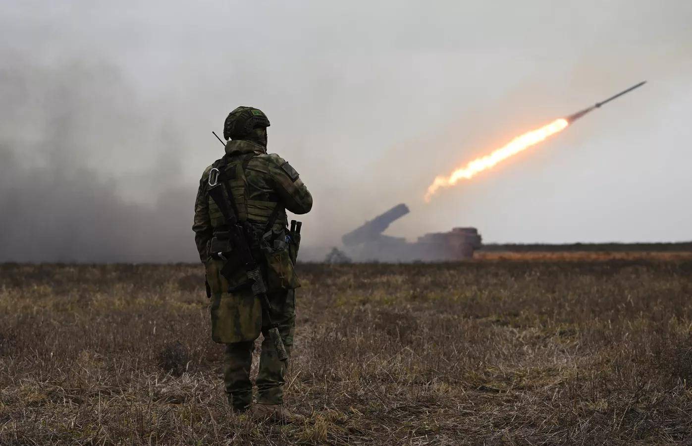 皇冠信用网登3代理注册
_亚速旅要投降皇冠信用网登3代理注册
?俄军根本不追求速胜:每晚上百无人机给乌克兰放血