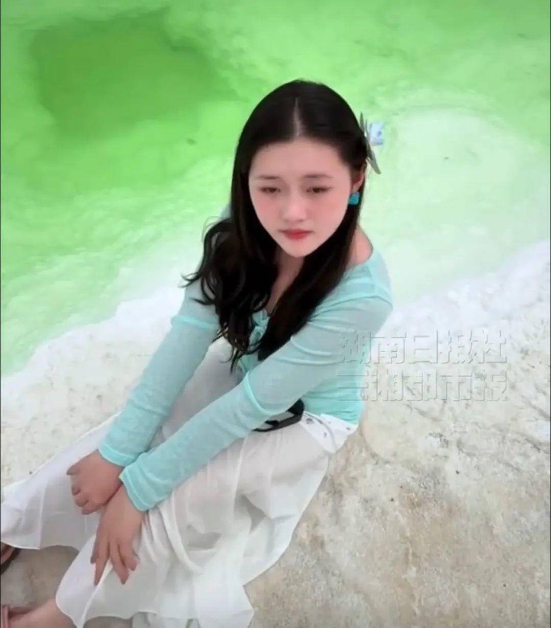 皇冠信用盘登2代理
_24岁女生酷似大S走红:没整容