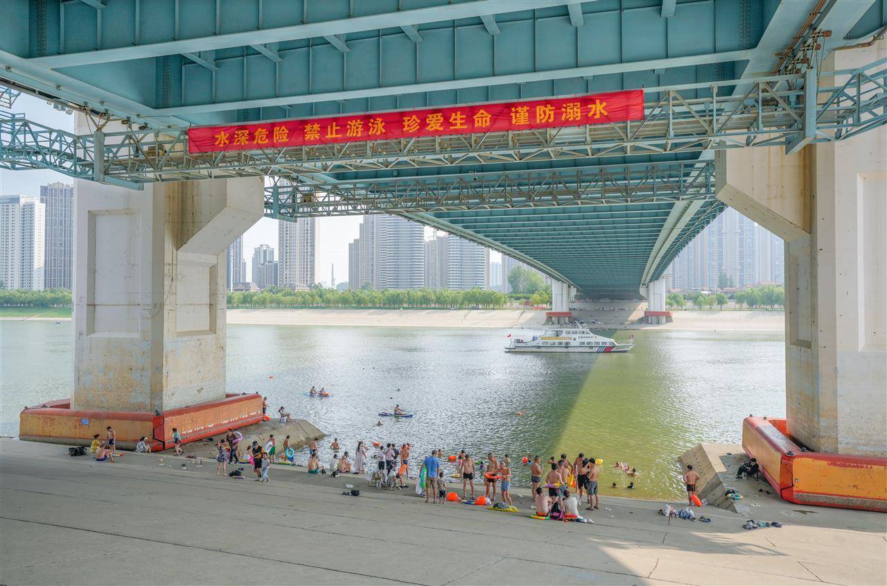 皇冠信用網会员开户
_武汉多部门联合行动并提醒市民:远离两江通航水域皇冠信用網会员开户
,莫让消暑变险情