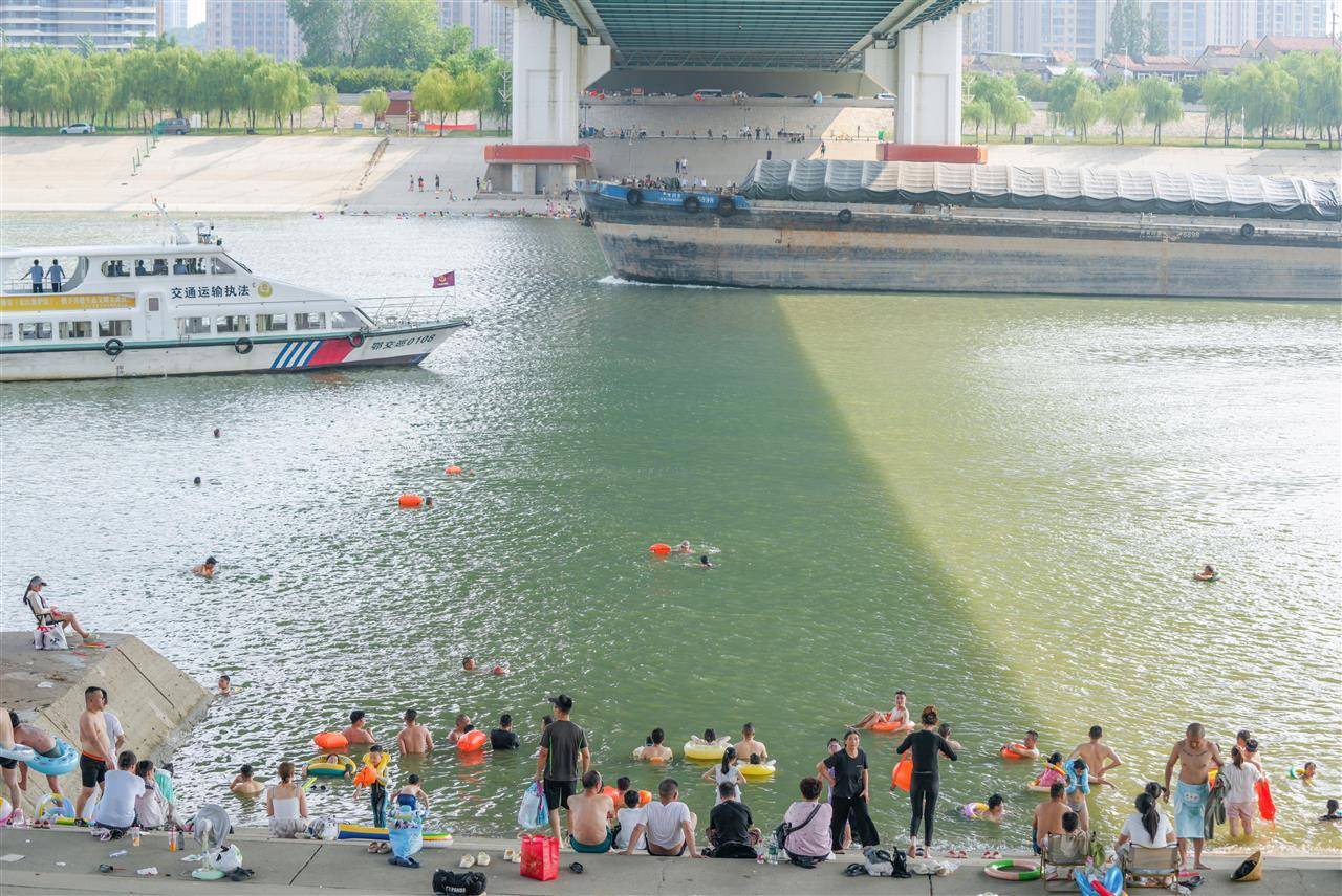 皇冠信用網会员开户
_武汉多部门联合行动并提醒市民:远离两江通航水域皇冠信用網会员开户
,莫让消暑变险情