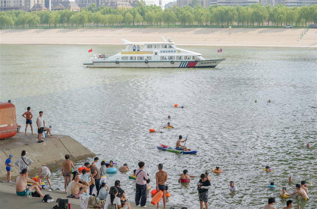 皇冠信用網会员开户
_武汉多部门联合行动并提醒市民:远离两江通航水域皇冠信用網会员开户
,莫让消暑变险情