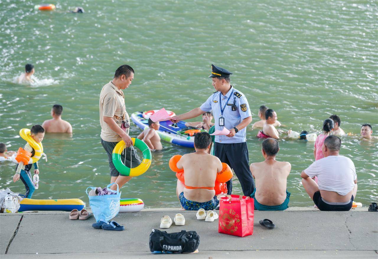 皇冠信用網会员开户
_武汉多部门联合行动并提醒市民:远离两江通航水域皇冠信用網会员开户
,莫让消暑变险情