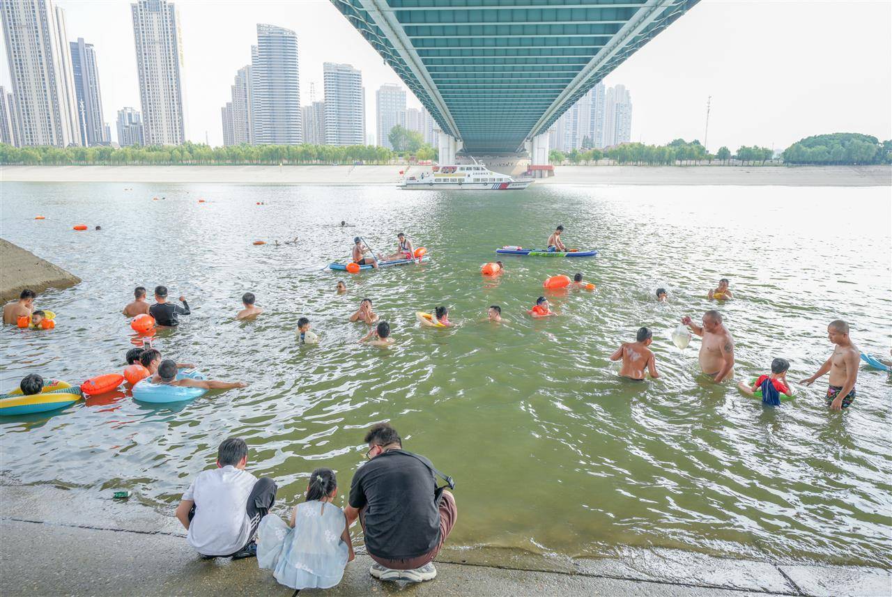 皇冠信用網会员开户
_武汉多部门联合行动并提醒市民:远离两江通航水域皇冠信用網会员开户
,莫让消暑变险情