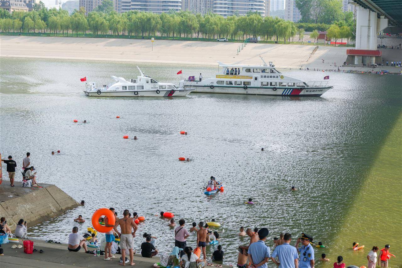 皇冠信用網会员开户
_武汉多部门联合行动并提醒市民:远离两江通航水域皇冠信用網会员开户
,莫让消暑变险情