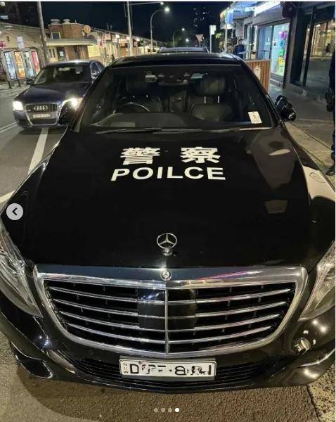 皇冠信用網登2代理
_澳大利亚人抗议在车上贴中国八一军徽皇冠信用網登2代理
!吓得还以为是中国来抓他的