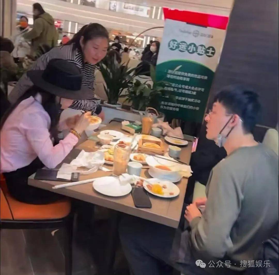 皇冠信用开号
_离婚三年又被拍到亲密逛超市皇冠信用开号
,他俩这是纯带娃还是真复合了?