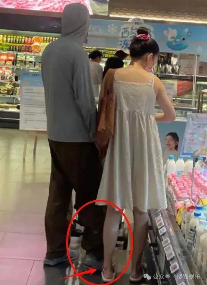 皇冠信用开号
_离婚三年又被拍到亲密逛超市皇冠信用开号
,他俩这是纯带娃还是真复合了?