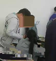 怎么注册皇冠信用网
_云南会泽一高中男老师被疑对女学生有搭肩摸脸等越矩行为怎么注册皇冠信用网
,学校:已与其解除人事关系