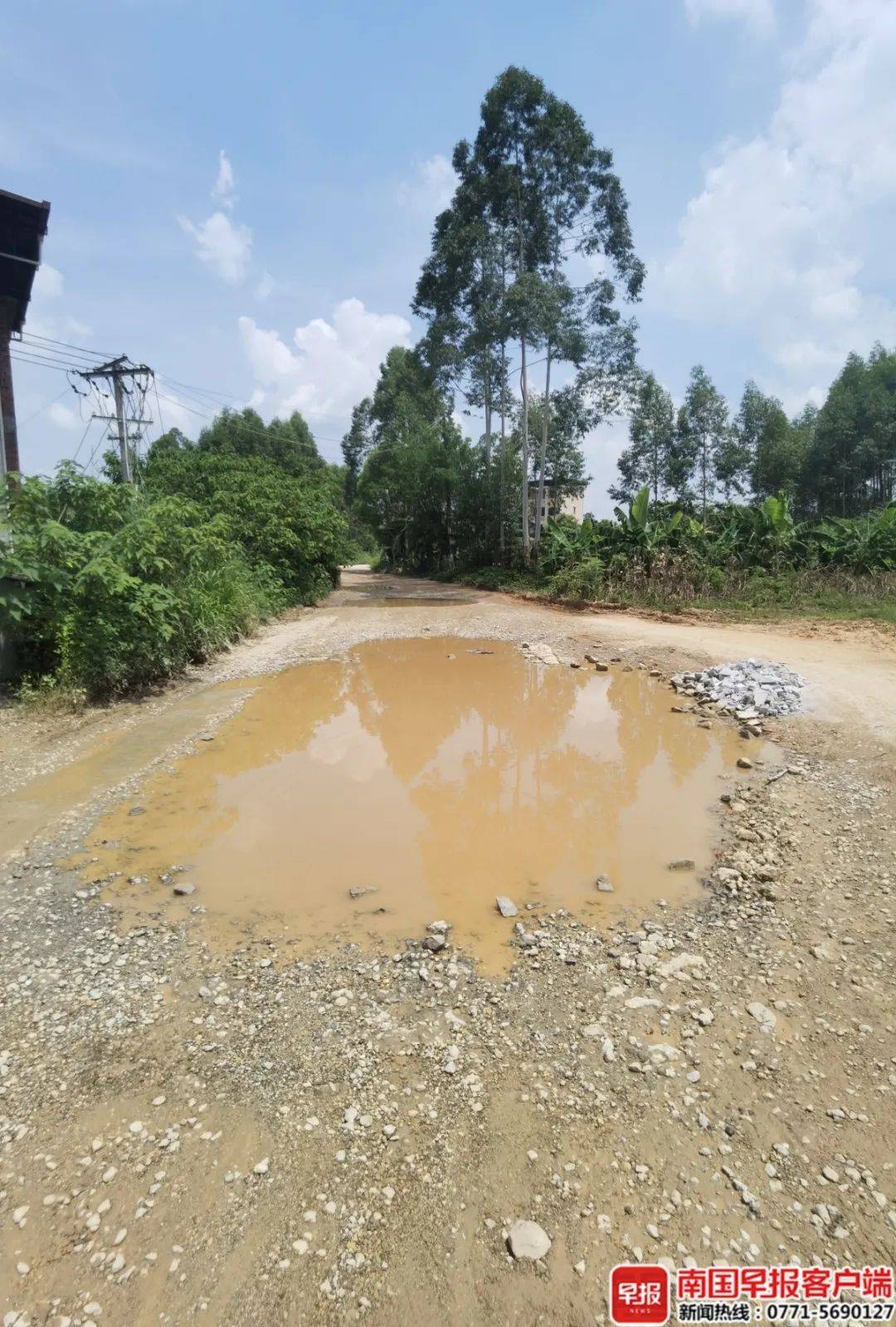 怎么申请皇冠信用网
_南宁一“白改黑”道路被打烂怎么申请皇冠信用网
,两年多未完工!部门回应:正重新招标