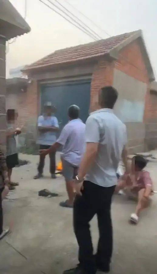 皇冠信用網注册开通
_34岁女子再找男友后皇冠信用網注册开通
,被赌徒前夫当儿子面残忍杀害;死者弟弟:姐姐曾卖房替他还赌债