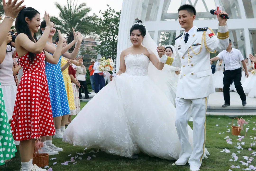 英格兰超级联赛_恭喜英格兰超级联赛,他们结婚了!