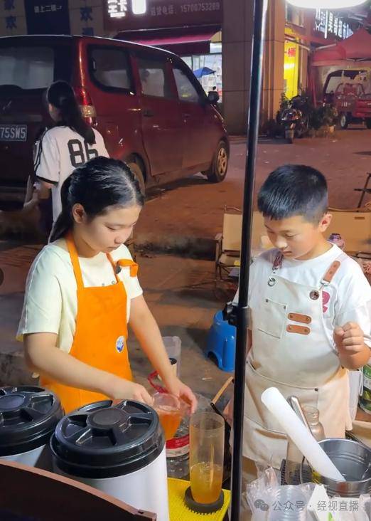 波兰丙组联赛_11岁小学生暑期摆摊卖奶茶月入4000元波兰丙组联赛!母亲回应