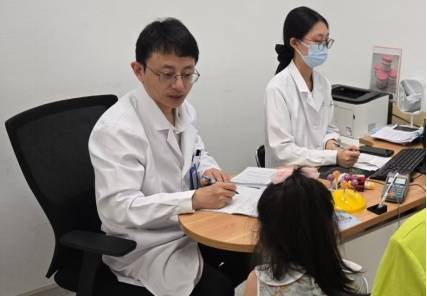 皇冠信用盘结算日是哪天_杭州5岁女孩背上惊现“梅花印”皇冠信用盘结算日是哪天,罪魁祸首竟是家里的……