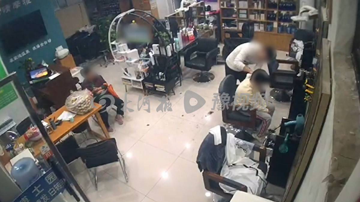 皇冠足球平台代理_“监控看不出来”皇冠足球平台代理,给女孩擦碎发时被指猥亵,理发师不服行拘处罚起诉警方