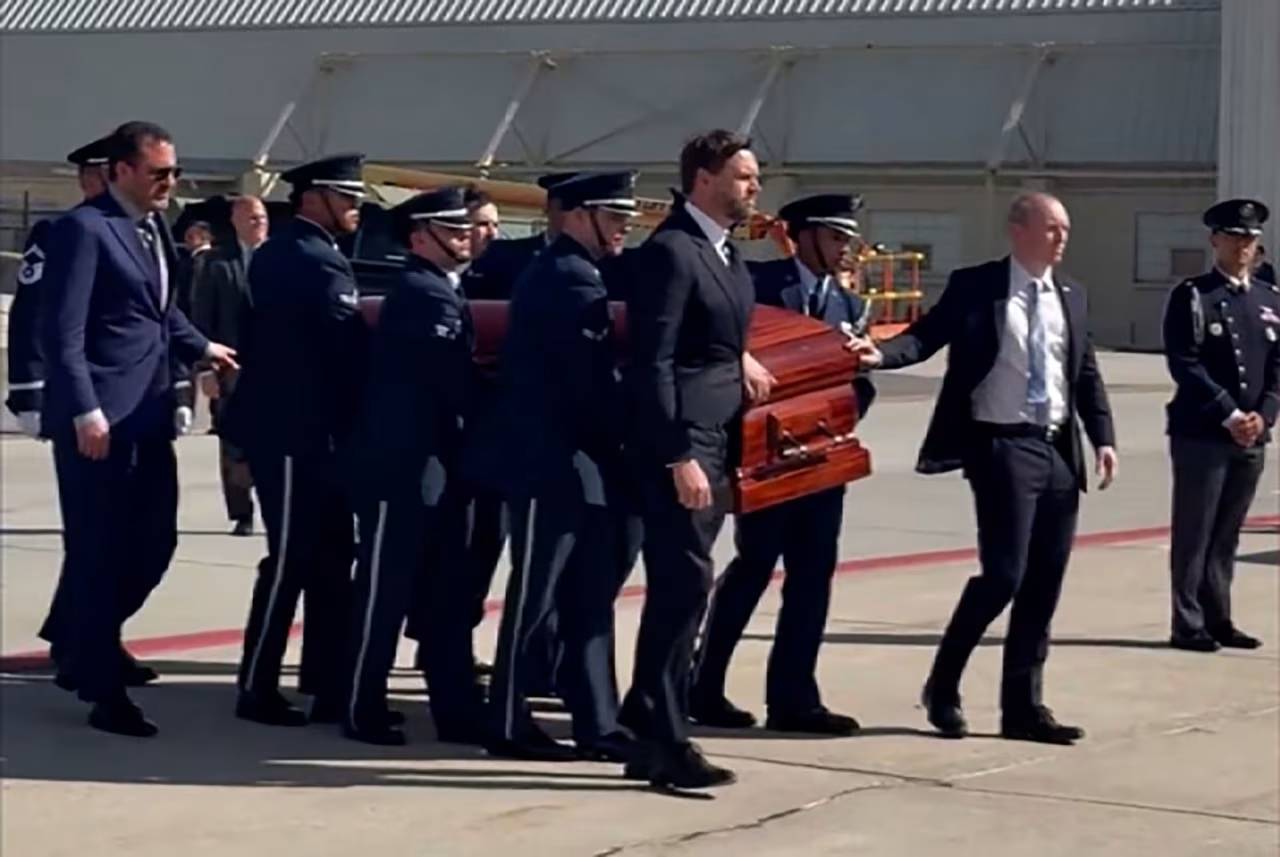 怎么申请皇冠信用网 | 万斯为柯克抬棺怎么申请皇冠信用网,特朗普再表态:我们国家有帮左翼疯子,我要狠狠出手