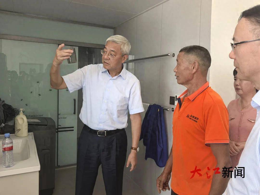 匈牙利甲组联赛_江西省委书记走进村民家中匈牙利甲组联赛,拧开水龙头仔细检查水质