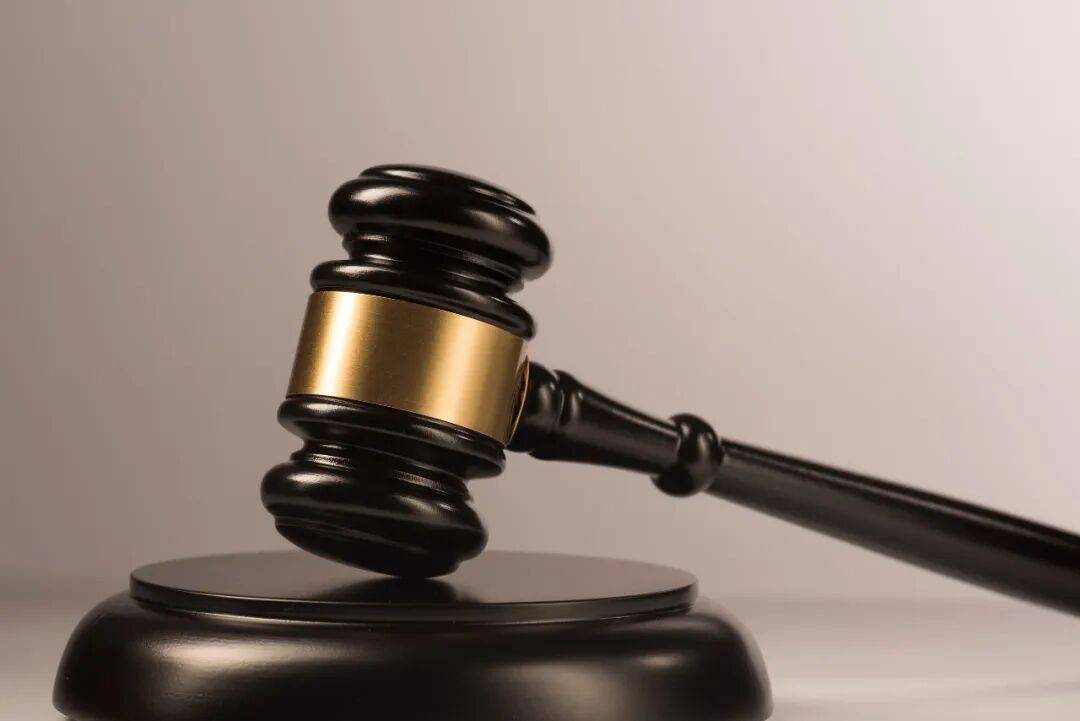 皇冠信用网去哪里弄_员工请假1天照顾尿毒症母亲被辞退皇冠信用网去哪里弄,没签劳动合同也没交社保,法院:公司违法,赔4.6万余元